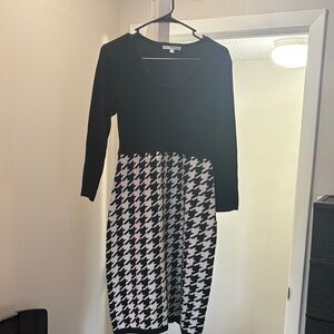 Studio One Black and White Houndstooth Long Sleeve Dress